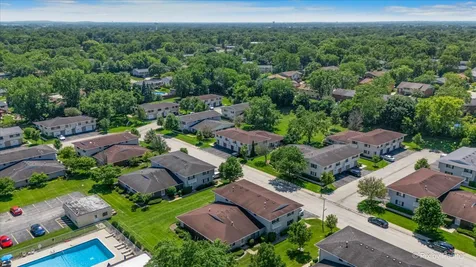 121 Millbrook Lane Schaumburg IL 60193