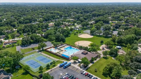 121 Millbrook Lane Schaumburg IL 60193