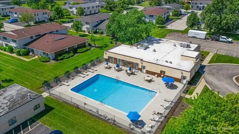 121 Millbrook Lane Schaumburg IL 60193
