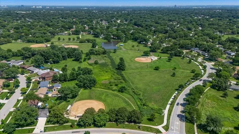 121 Millbrook Lane Schaumburg IL 60193