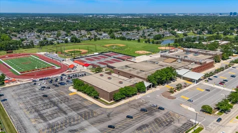 121 Millbrook Lane Schaumburg IL 60193