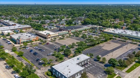 121 Millbrook Lane Schaumburg IL 60193