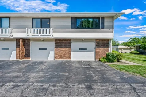 121 Millbrook Lane Schaumburg IL 60193