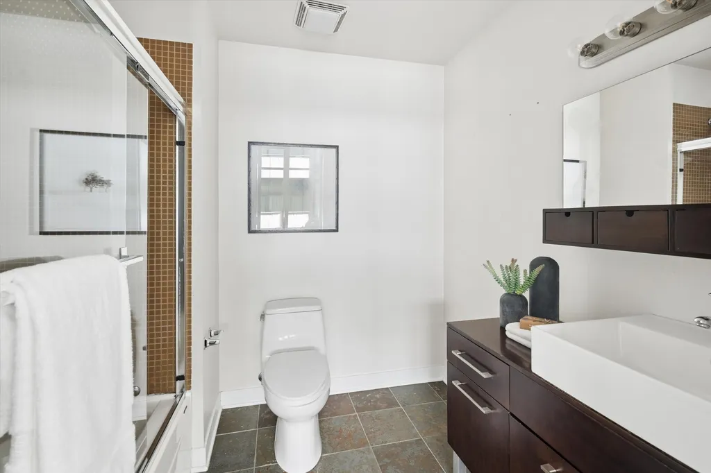 660 West Wayman Street Chicago IL 60661