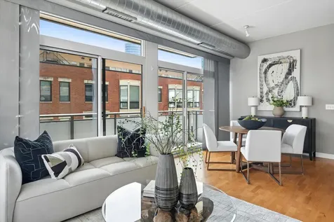 660 West Wayman Street Chicago IL 60661