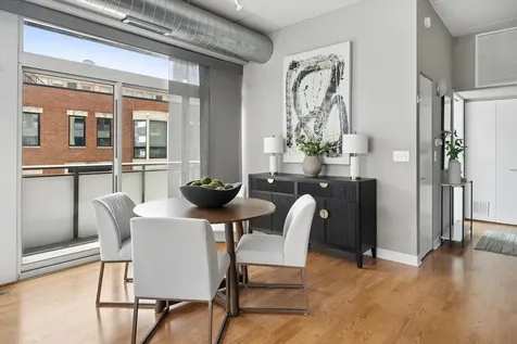 660 West Wayman Street Chicago IL 60661
