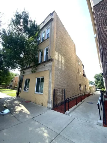 5511 West Diversey Avenue Chicago IL 60639