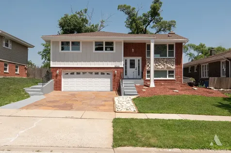 9050 West 93rd Street Hickory Hills IL 60457