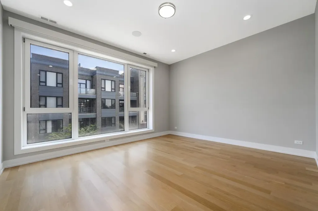 3056 North Lincoln Avenue Chicago IL 60657