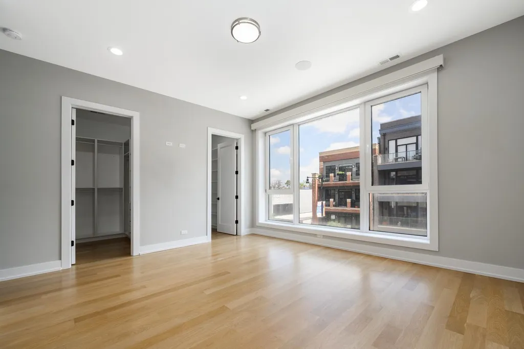 3056 North Lincoln Avenue Chicago IL 60657