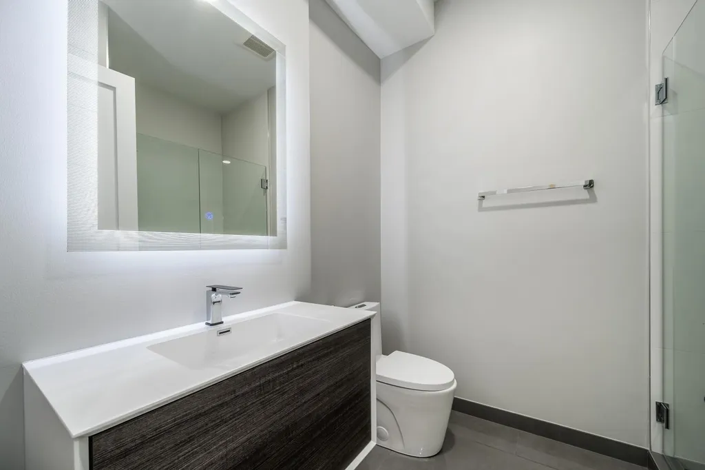 3056 North Lincoln Avenue Chicago IL 60657