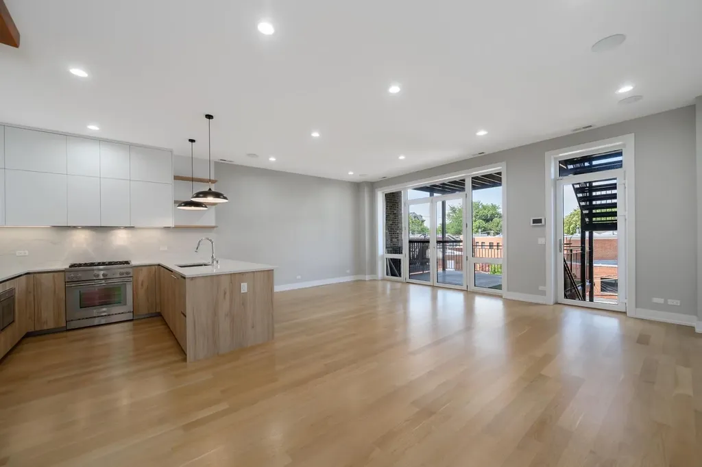 3056 North Lincoln Avenue Chicago IL 60657