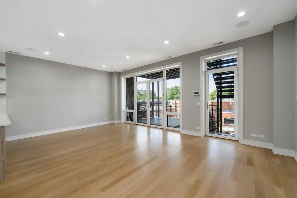 3056 North Lincoln Avenue Chicago IL 60657