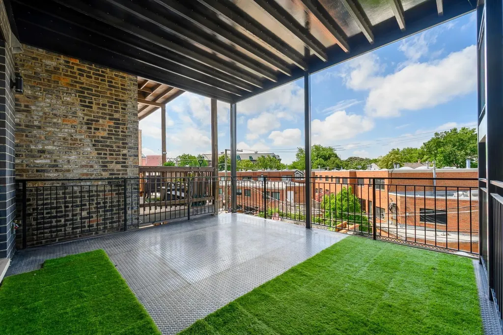 3056 North Lincoln Avenue Chicago IL 60657