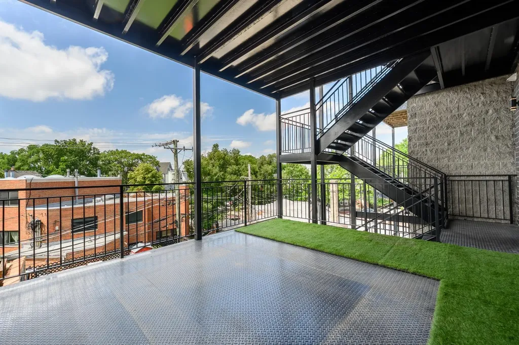 3056 North Lincoln Avenue Chicago IL 60657