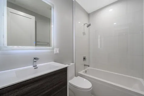 3056 North Lincoln Avenue Chicago IL 60657