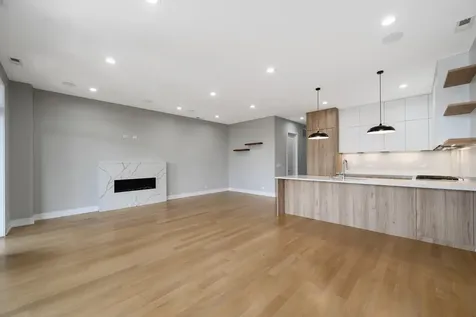 3056 North Lincoln Avenue Chicago IL 60657