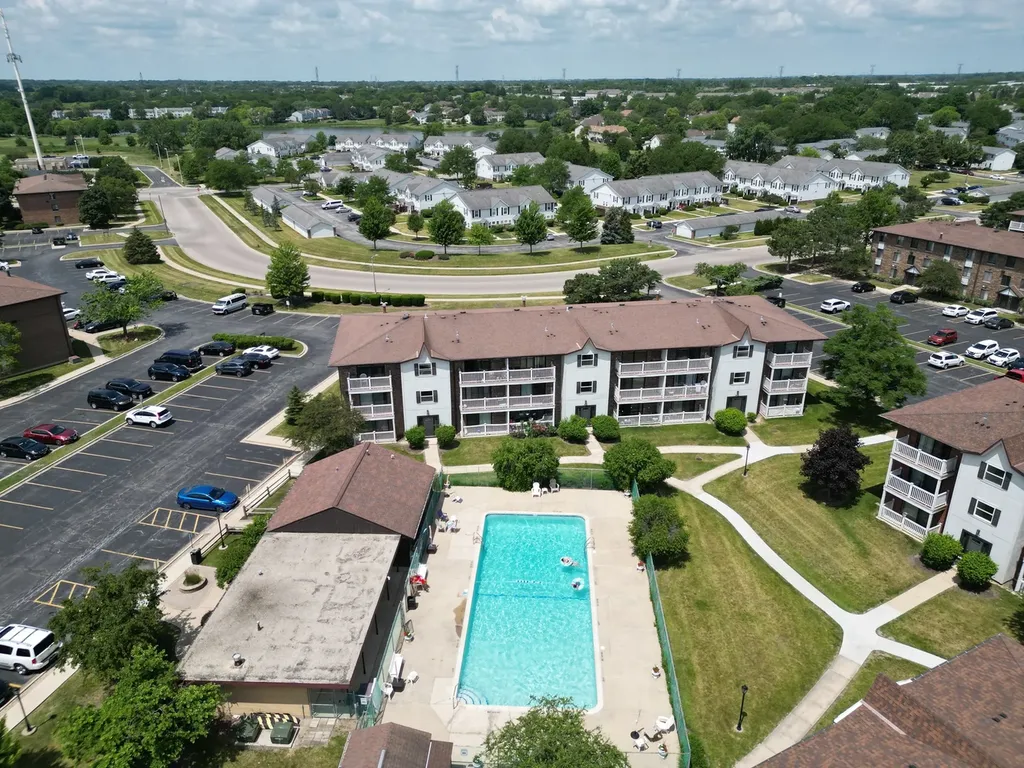185 Gregory Street Aurora IL 60504
