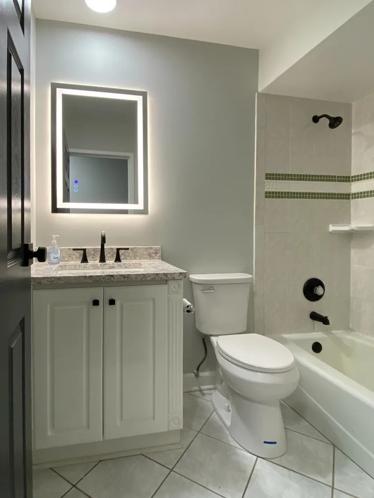 185 Gregory Street Aurora IL 60504