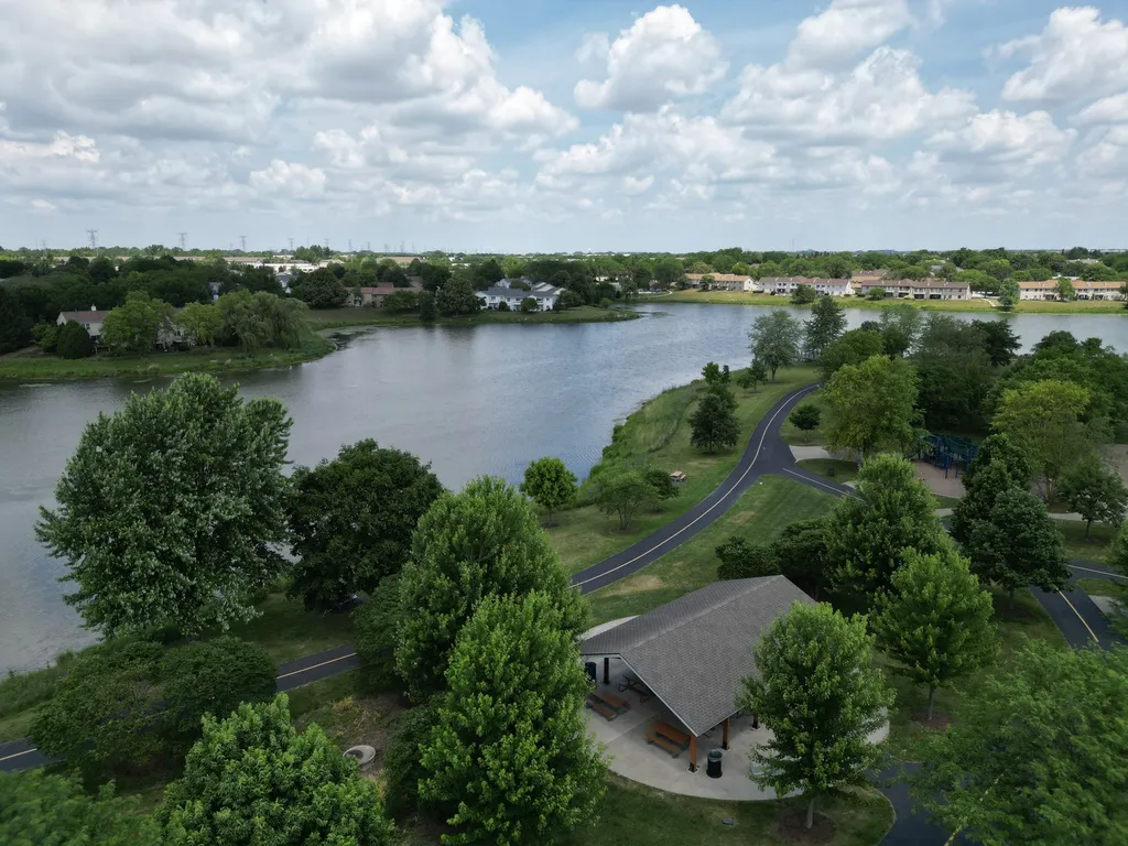185 Gregory Street Aurora IL 60504