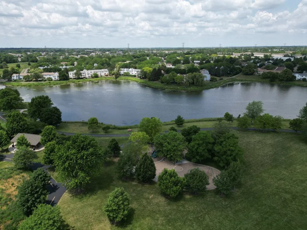 185 Gregory Street Aurora IL 60504