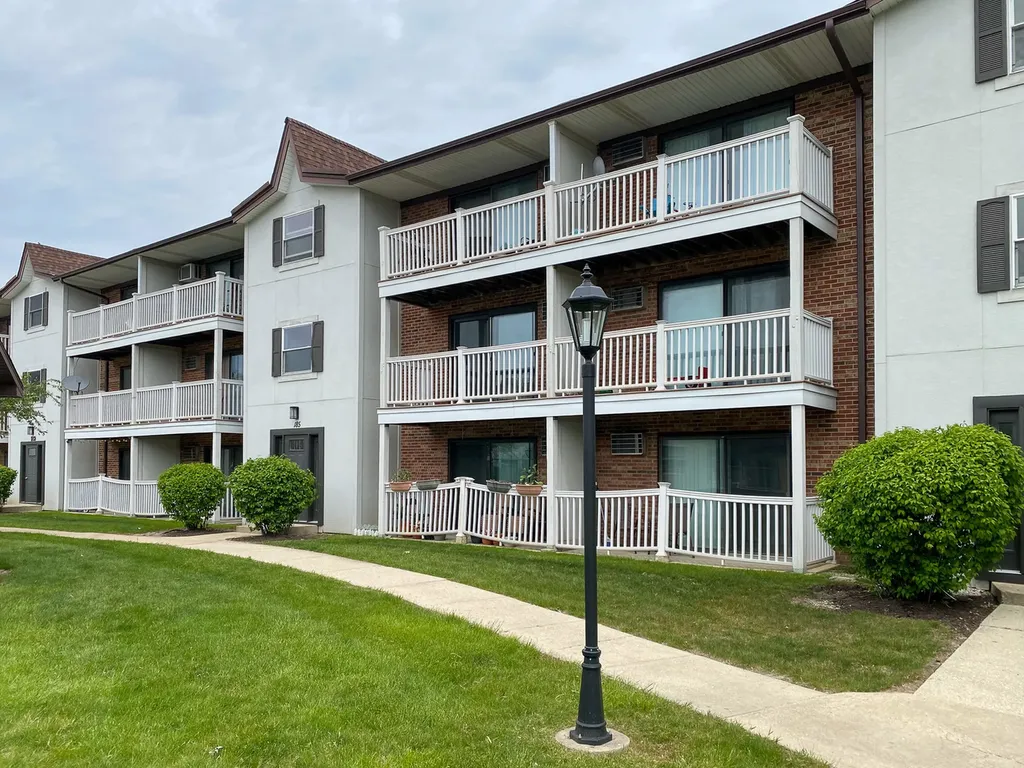 185 Gregory Street Aurora IL 60504