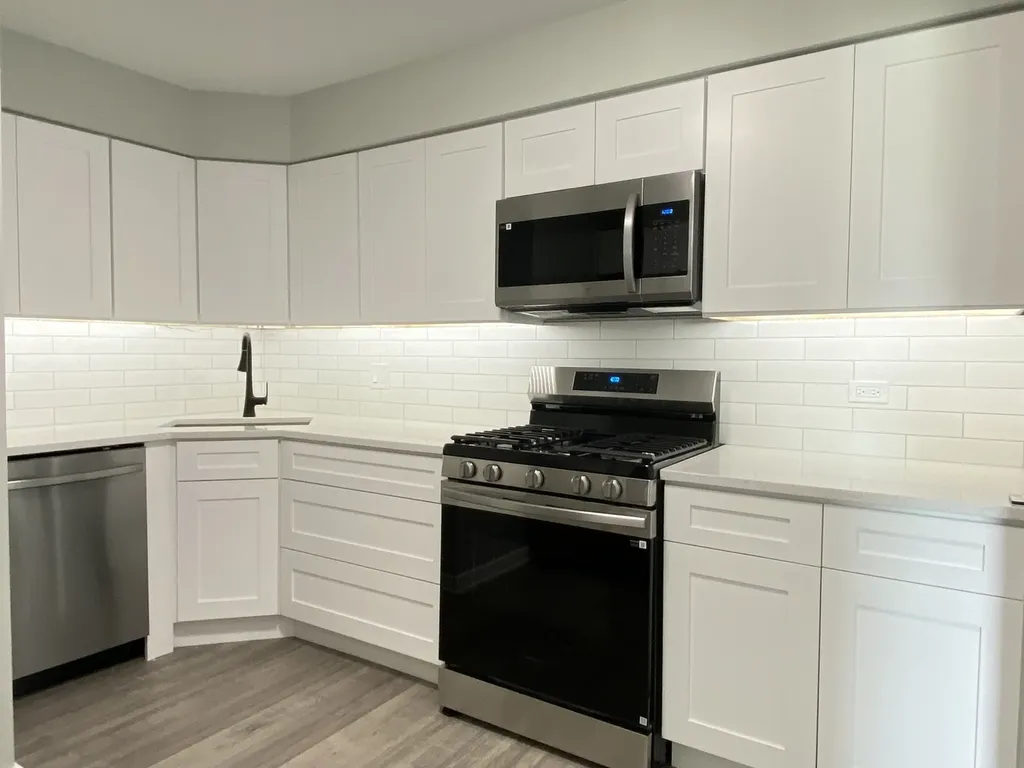 185 Gregory Street Aurora IL 60504