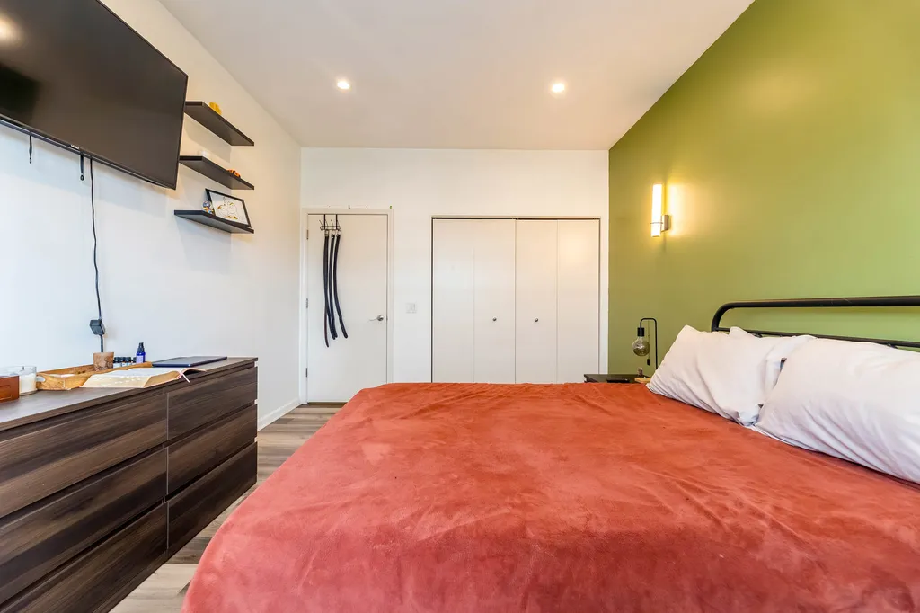 17 West 35th Street Chicago IL 60616