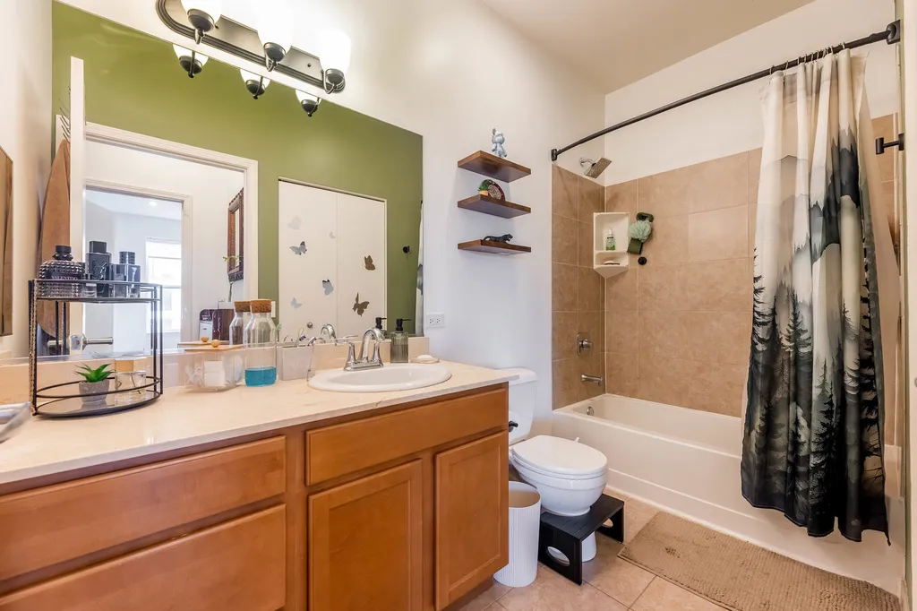17 West 35th Street Chicago IL 60616