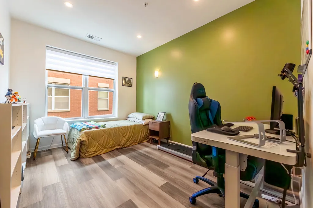 17 West 35th Street Chicago IL 60616