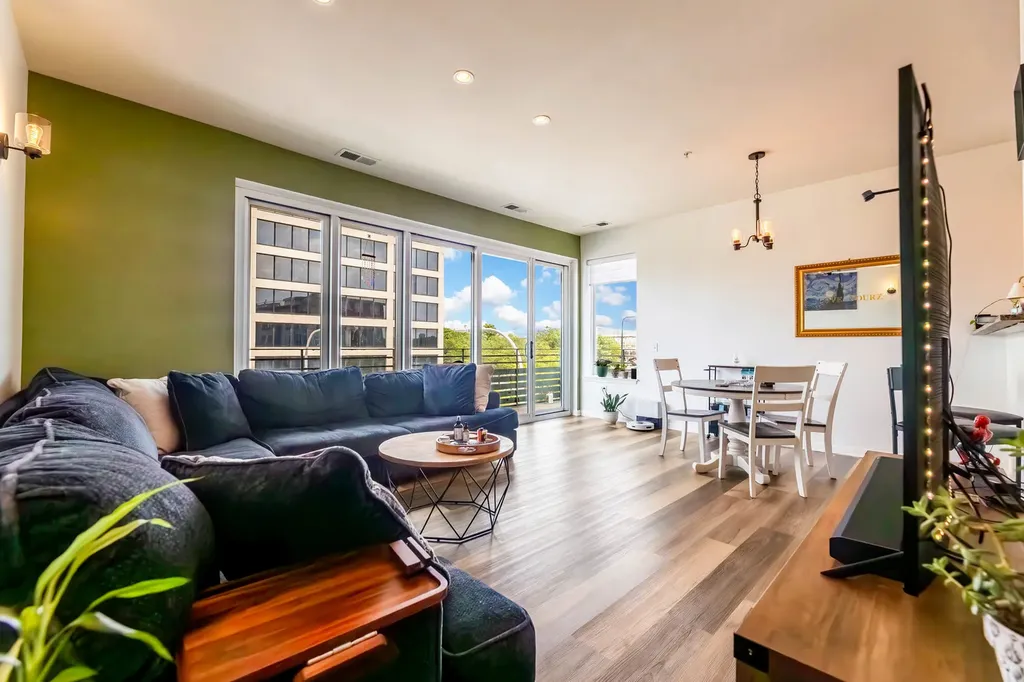 17 West 35th Street Chicago IL 60616
