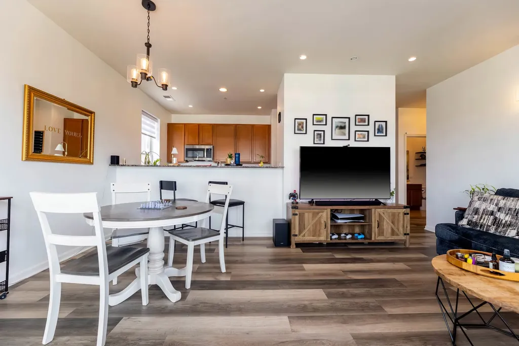 17 West 35th Street Chicago IL 60616