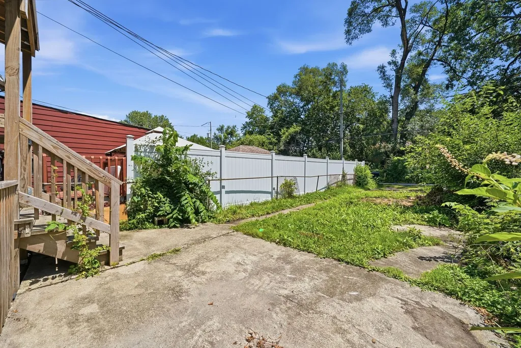 9631 South Jeffery Avenue Chicago IL 60617