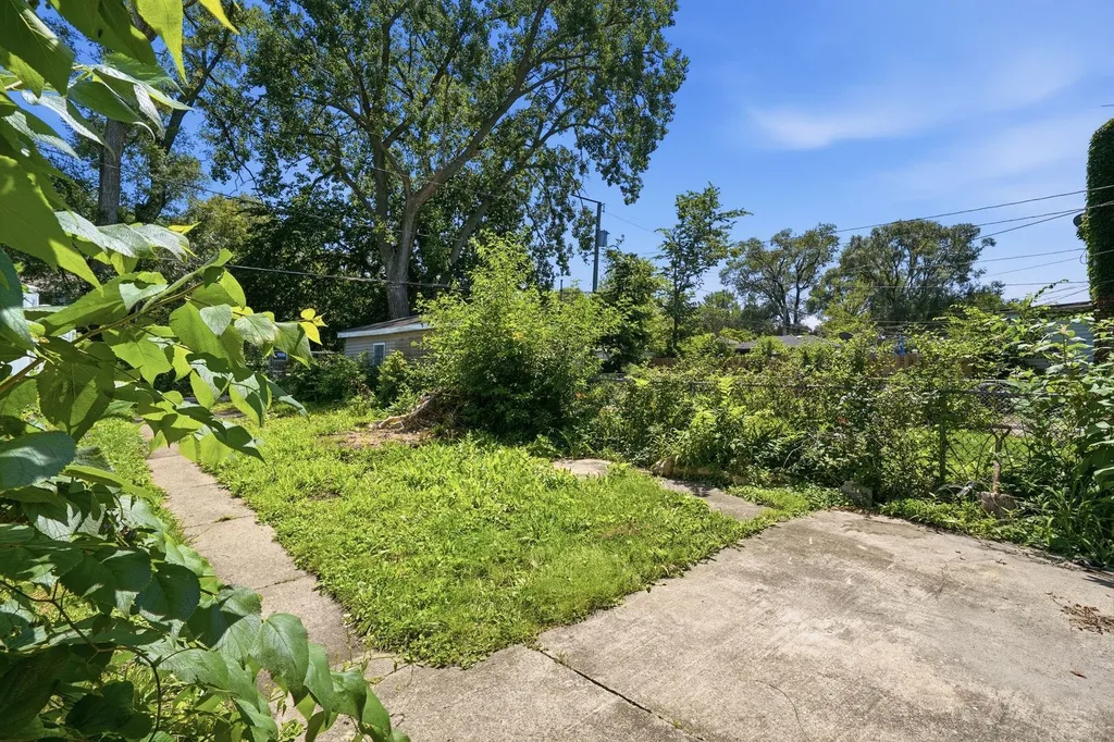 9631 South Jeffery Avenue Chicago IL 60617