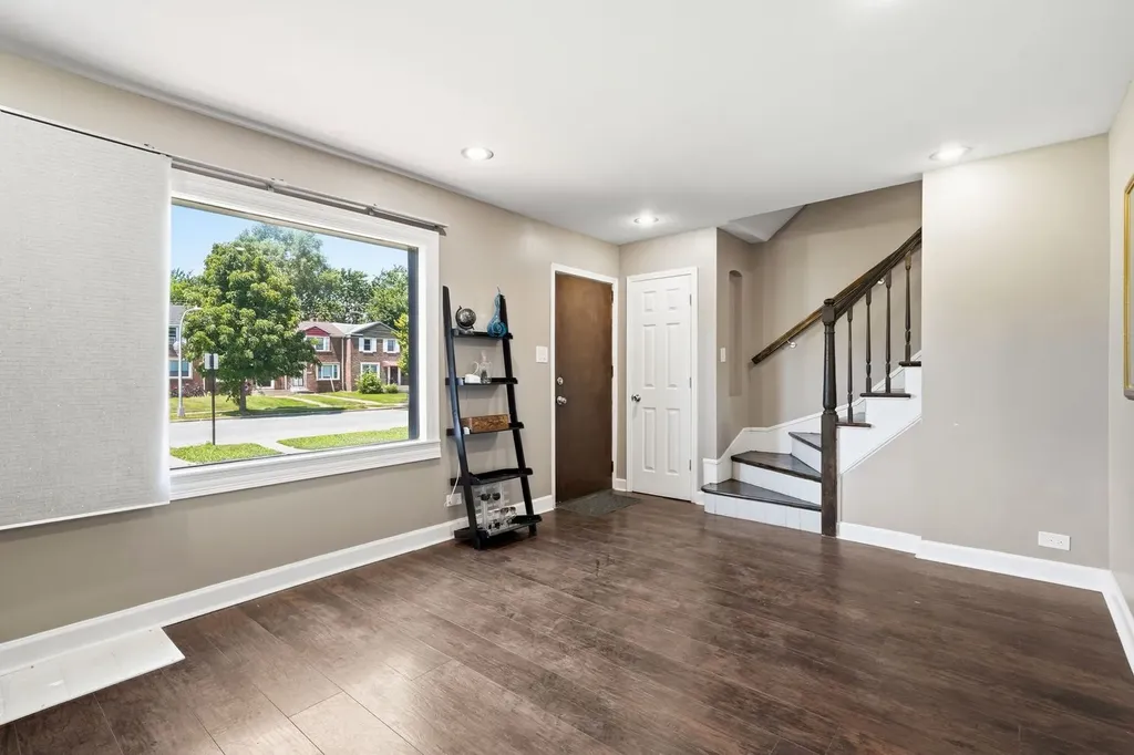 9631 South Jeffery Avenue Chicago IL 60617