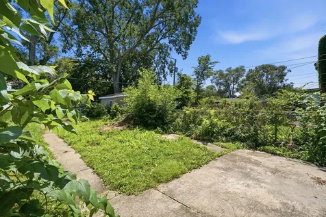 9631 South Jeffery Avenue Chicago IL 60617