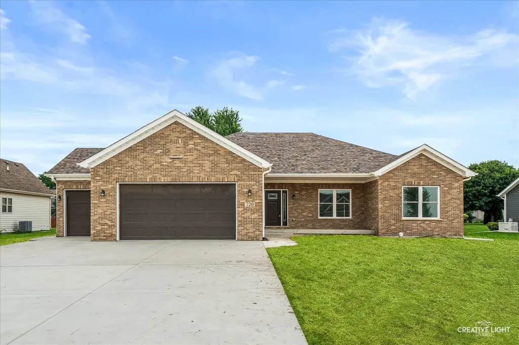 720 Bender Street Sandwich IL 60548