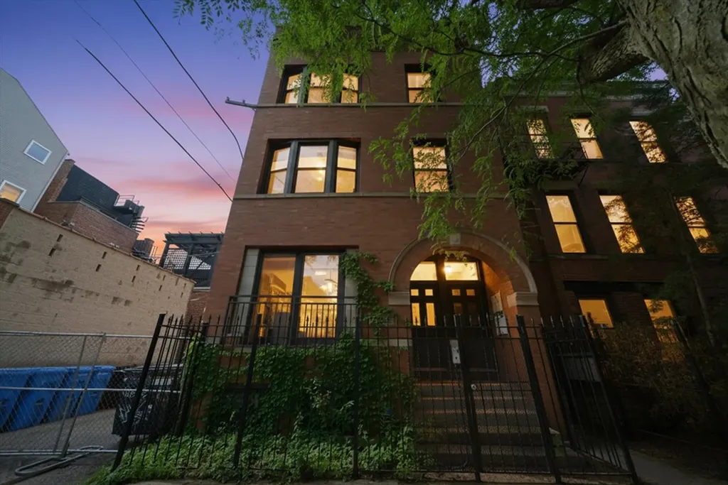 2013 West Crystal Street Chicago IL 60622