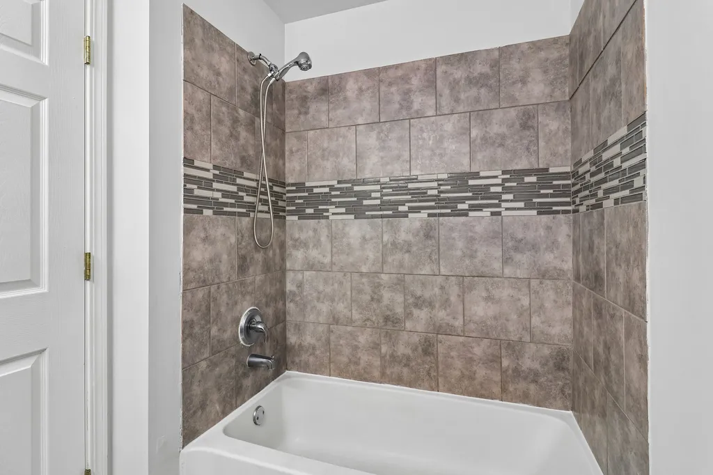 641 Serendipity Drive Aurora IL 60504