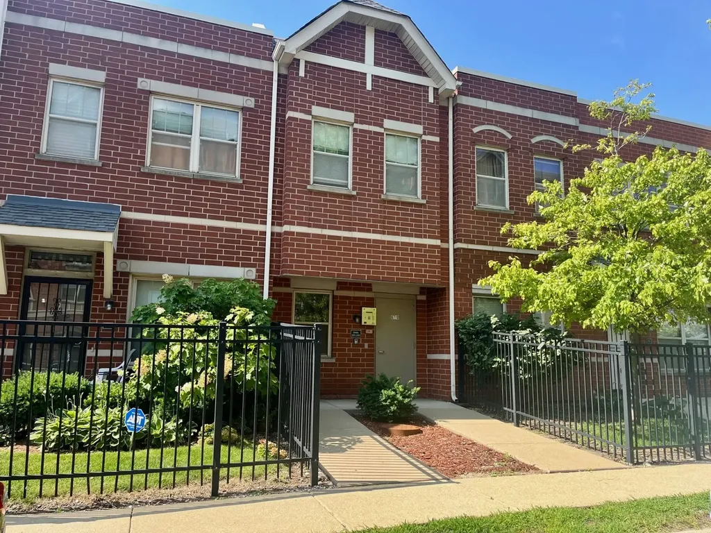 6710 South Keating Avenue Chicago IL 60629