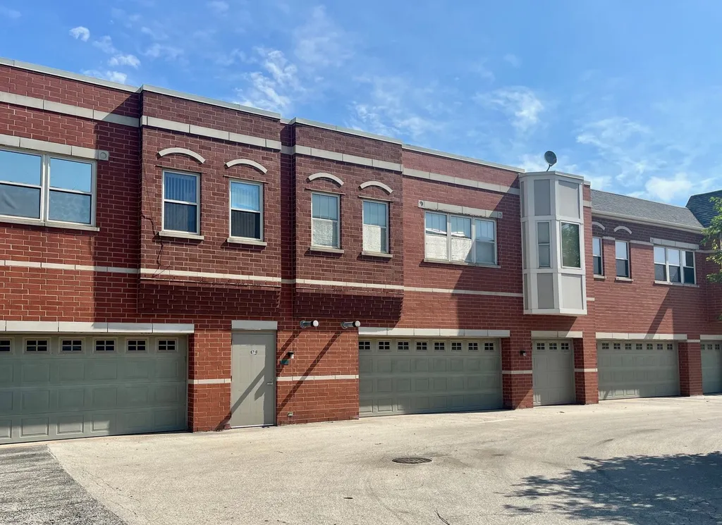 6710 South Keating Avenue Chicago IL 60629