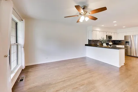 437 Grosse Pointe Circle Vernon Hills IL 60061