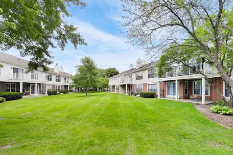 437 Grosse Pointe Circle Vernon Hills IL 60061