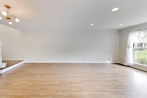 437 Grosse Pointe Circle Vernon Hills IL 60061