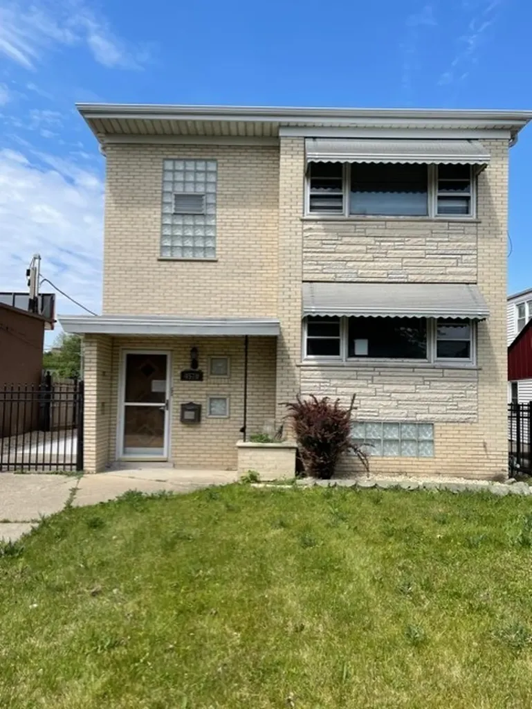4570 North Narragansett Avenue Harwood Heights IL 60706