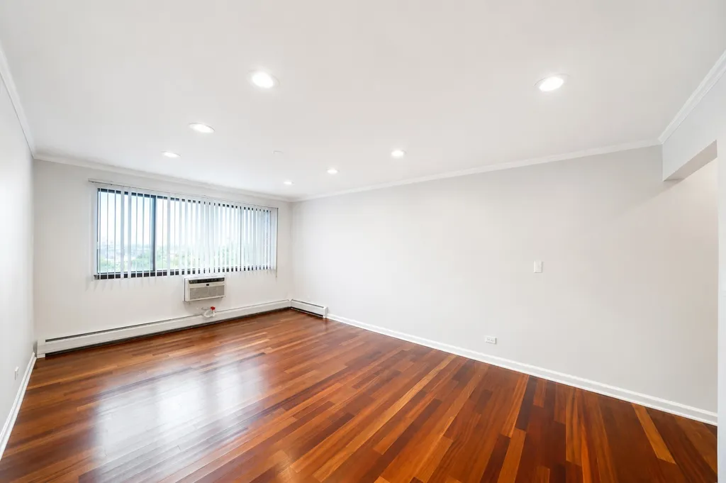 5306 North Cumberland Avenue Chicago IL 60656