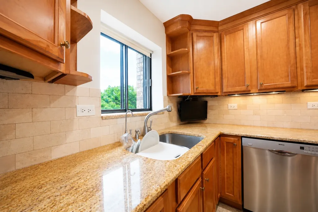 5306 North Cumberland Avenue Chicago IL 60656