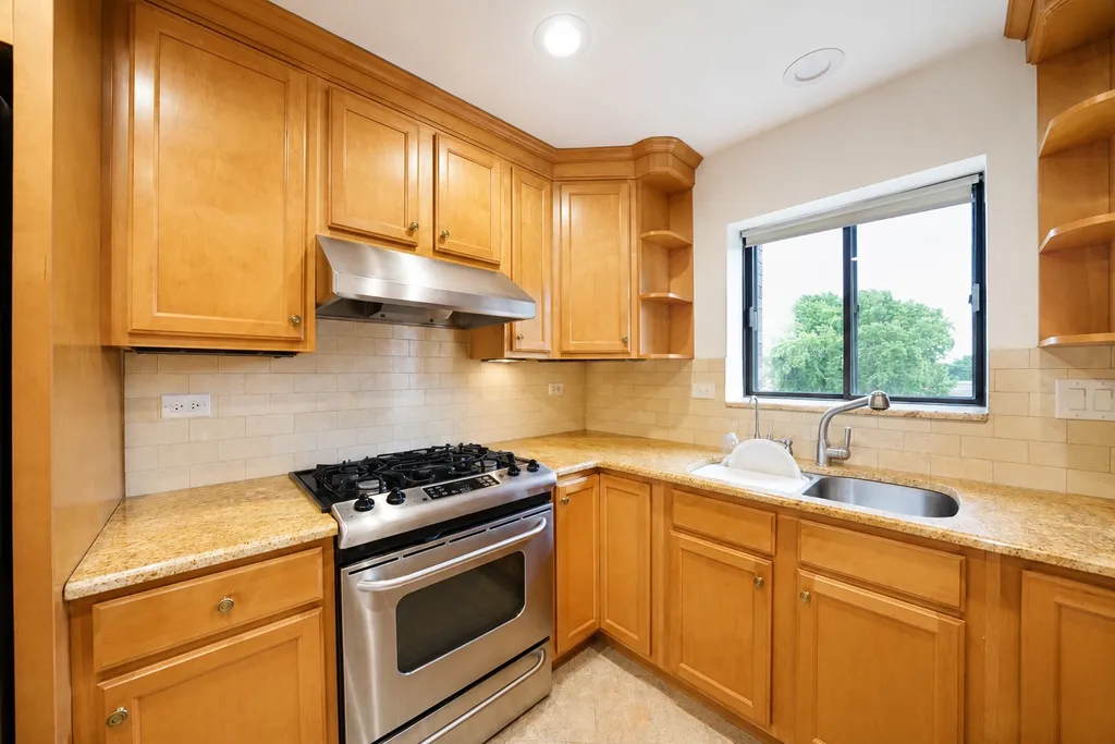 5306 North Cumberland Avenue Chicago IL 60656