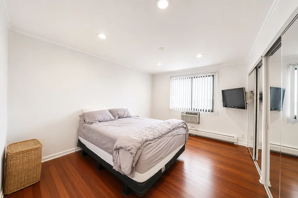 5306 North Cumberland Avenue Chicago IL 60656