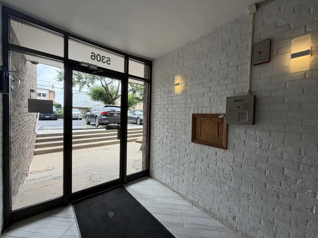 5306 North Cumberland Avenue Chicago IL 60656